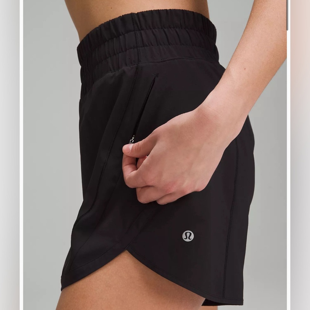 NWT-Lululemon Black Mid rise Tracker Short